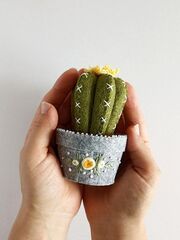 Кактус из фетра в горшочке с вышивкой, изображение 5