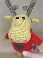 Вязаная игрушка Лось в свитере, изображение 3