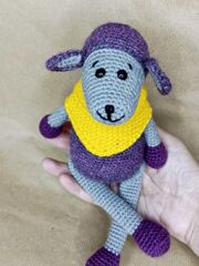Вязаная игрушка Овечка в платочке, изображение 2