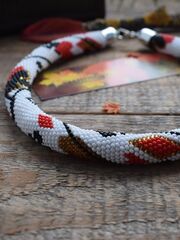 Вязаный жгут-колье из бисера с рисунком Игральные Карты, изображение 2