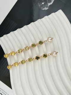 Длинные серьги дорожки с оливковыми/желто-оливковыми/желтыми цирконами и барочным жемчугом, изображение 3