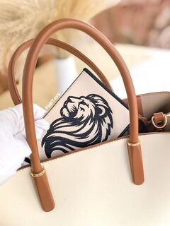 Кожаная обложка на паспорт женская / мужская (экокожа) с машинной вышивкой FomiToys. Лев. Ручная работа, Вариации товаров: 5, изображение 3