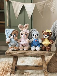 Мастер-класс "Мишка и Зайка в пижамках" вязание крючком автор Chirka_toys