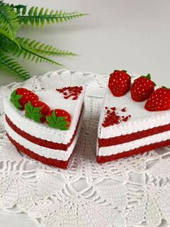Торт из фетра Красный бархат с клубникой, изображение 2