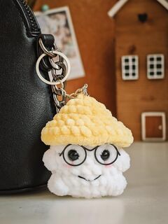 Мягкий вязаный брелок "Грибочек" ручной работы, желтый, 7 см, Основной цвет: Желтый, изображение 4