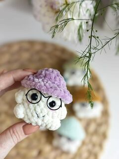 Мягкий вязаный брелок "Грибочек" ручной работы, фиолетовый, 7 см, Основной цвет: Фиолетовый