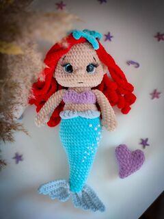 Вязаная игрушка русалочка