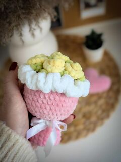 Вязаный набор-подарок 2в1: плюшевый букетик 13х10 см и брелок сердце красный 9х7 см, розовый, изображение 3