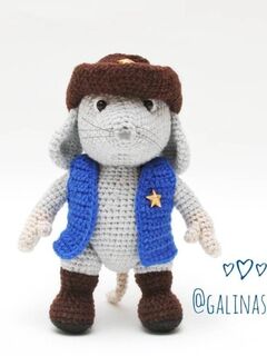 Вязаная игрушка Мышонок шериф
