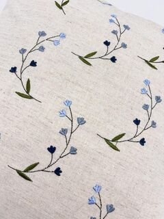 Наволочка декоративная с вышивкой Голубые цветы, изображение 3