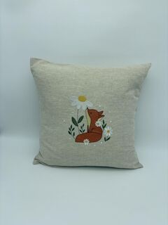 Наволочка декоративная с вышивкой Лисенок с ромашкой