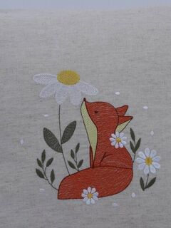 Наволочка декоративная с вышивкой Лисенок с ромашкой, изображение 2