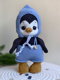 Мягкая игрушка ручной работы пингвин вязаный