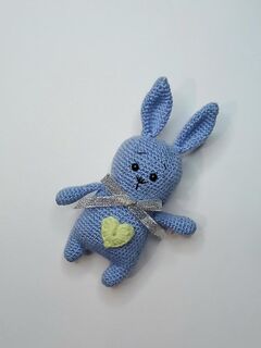 Вязаная игрушка Зайчик