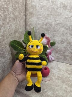 Пчела, вязаная игрушка сувенир