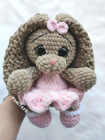 Вязаная зайка в платье с длинными ушами 30 см, мягкая игрушка FomiToys ручной работы, изображение 4