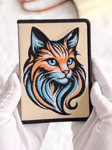 Кожаная обложка на паспорт женская (экокожа) с машинной вышивкой FomiToys. Кошка разноцветная. Ручная работа, Вариации товаров: 1