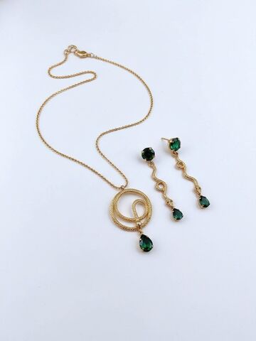 Серьги Змейки из авторской фурнитуры с позолотой, с изумрудными кубическими цирконами, изображение 3