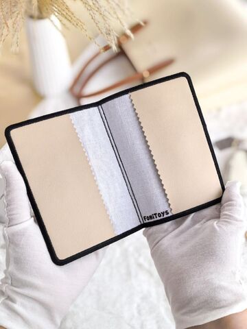 Кожаная обложка на паспорт женская / мужская (экокожа) с машинной вышивкой FomiToys. Кошечка черная. Ручная работа, Вариации товаров: 11, изображение 4