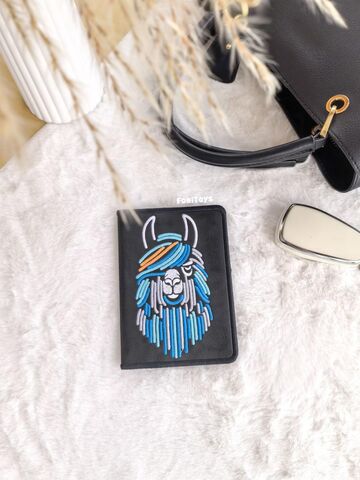 Кожаная обложка на паспорт женская/мужская (экокожа) с машинной вышивкой FomiToys. Лама разноцветная. Ручная работа, Вариации товаров: 13, изображение 7