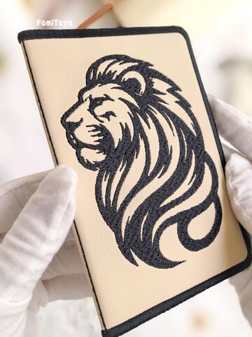 Кожаная обложка на паспорт женская / мужская (экокожа) с машинной вышивкой FomiToys. Лев. Ручная работа, Вариации товаров: 5, изображение 2