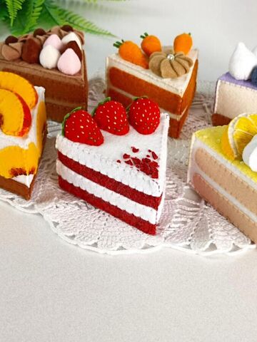 Торт из фетра Красный бархат с клубникой, изображение 7