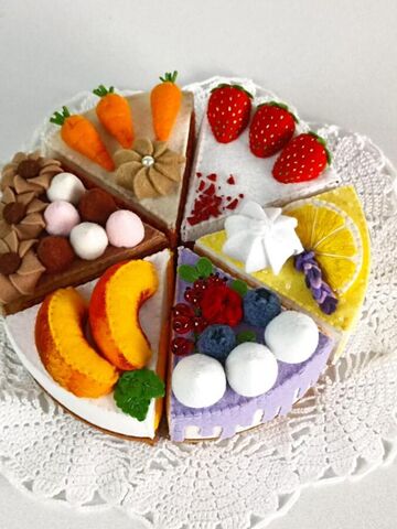 Торт из фетра Красный бархат с клубникой, изображение 8