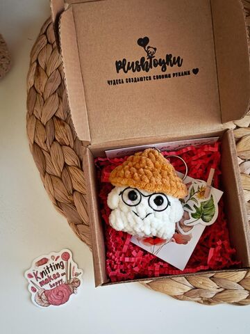 Мягкий вязаный брелок "Грибочек" ручной работы, горчичный, 7 см, Основной цвет: Горчичный, изображение 3