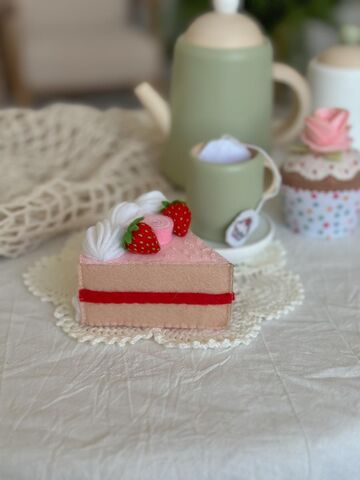 Торт из фетра игрушечный Земляника со сливками