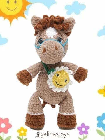 Вязаная плюшевая лошадка