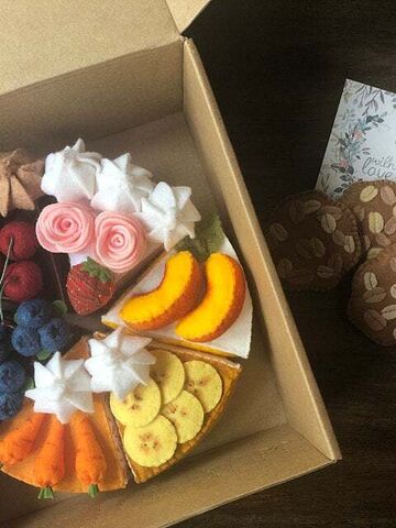 Торт из фетра игрушечный с бананом и карамелью, изображение 4