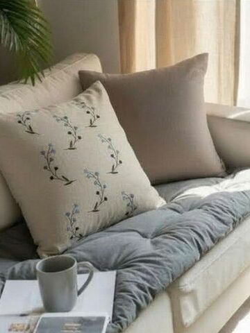 Наволочка декоративная с вышивкой Голубые цветы, изображение 5