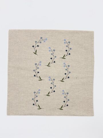 Наволочка декоративная с вышивкой Голубые цветы, изображение 4