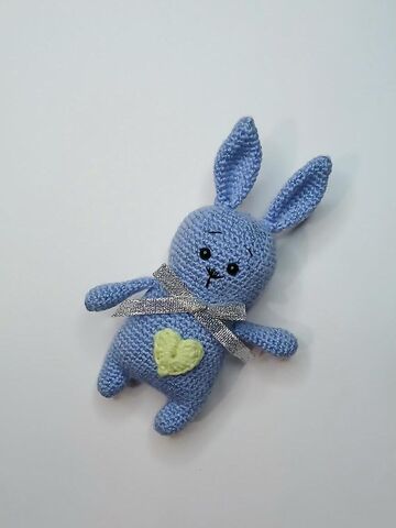 Вязаная игрушка Зайчик
