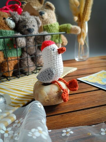 Брелок Чайка вязаная, игрушка, обвес, 6-8 см, красный, ручная работа, сувенир, изображение 7