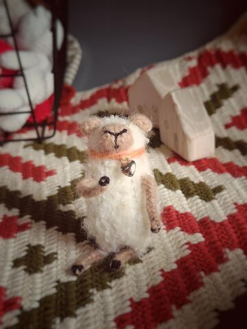 Игрушка Овечка вязаная, брелок, обвес 8 см, белый бежевый, ручная работа, сувенир, изображение 5