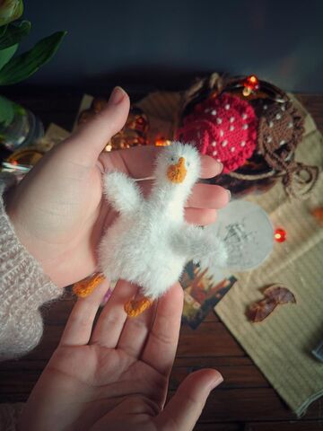Игрушка Гусь вязаный, 10-11 см, пушистый, ручная работа, брелок, обвес на сумку, изображение 16