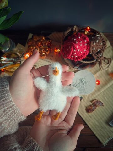 Игрушка Гусь вязаный, 10-11 см, пушистый, ручная работа, брелок, обвес на сумку, изображение 9