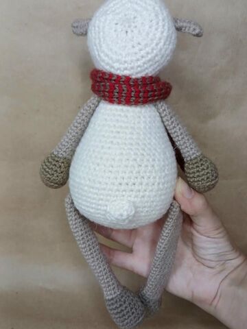 Вязаная игрушка Овечка в шарфике, изображение 2