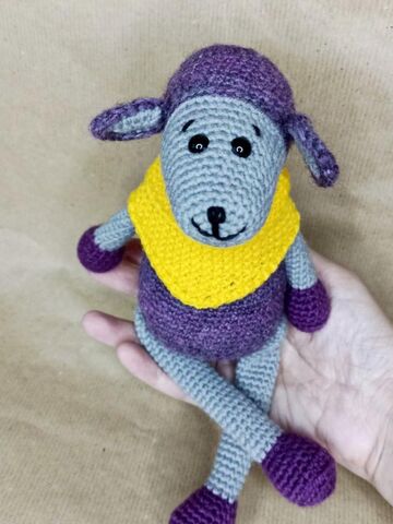 Вязаная игрушка Овечка в платочке, изображение 2