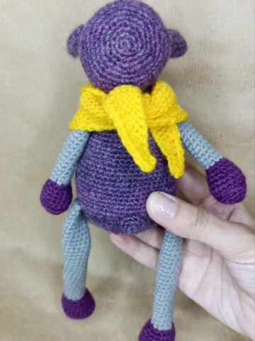 Вязаная игрушка Овечка в платочке, изображение 4